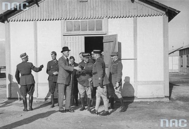 Brytyjska misja wojskowa w obozie WP w Coetquidan - Józef Retinger czwarty od lewej